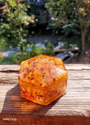 Янтарная шкатулка