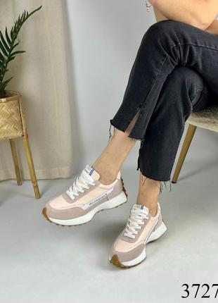 Натуральні рожеві кросівки