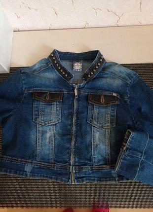 Коротка джинсова куртка с довгим рукавом3 фото