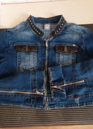 Коротка джинсова куртка с довгим рукавом5 фото