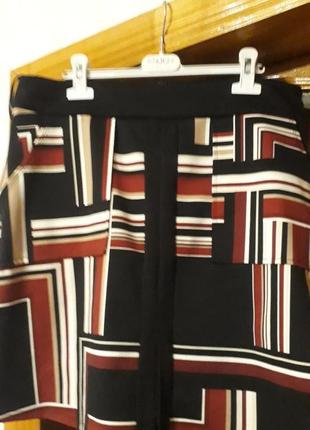Юбку  новую нарядную трикотажную 48 размера