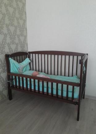 Продам детскую кроватку с укачивающим мезанизмом