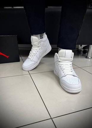 Мужские кроссовки найк белые высокие nike air jordan 1 white3 фото