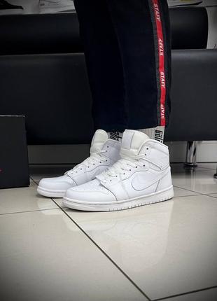 Мужские кроссовки найк белые высокие nike air jordan 1 white7 фото