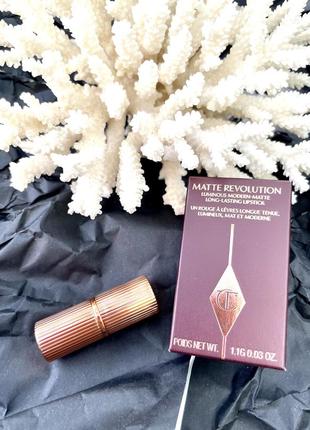 Charlotte tilbury matte revolution lipstick (мини) матовая помада для губ