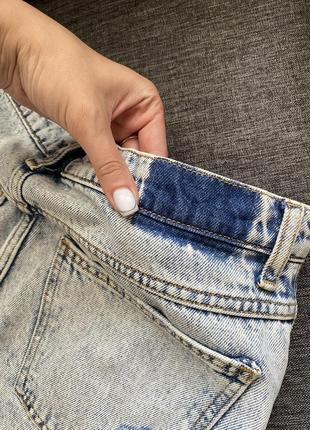 Стильные джинсы момы с рваностями4 фото