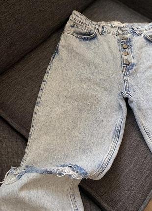 Стильные джинсы момы с рваностями9 фото