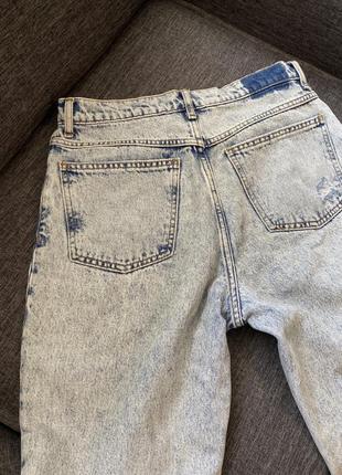 Стильные джинсы момы с рваностями5 фото