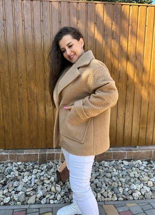Короткое женское пальто барашка цвета5 фото