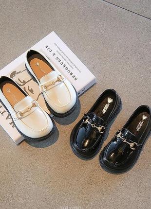 Туфли лоферы для девушек (в описании указано две цены)1 фото