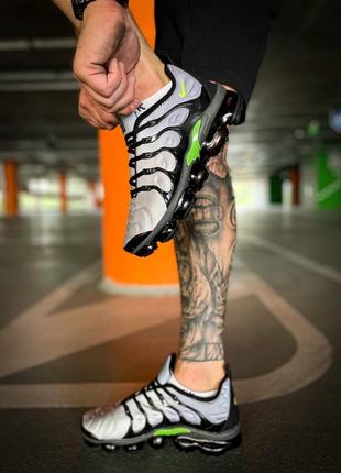 Мужские кроссовки серые nike vapormax plus"grey"2 фото