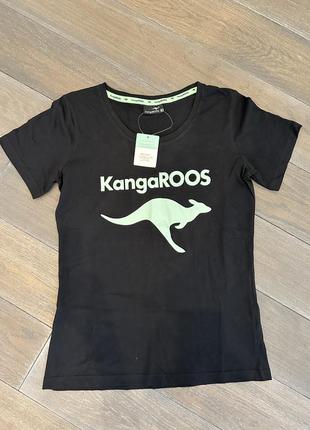 Чорна футболка kanga roos