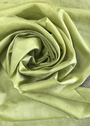 Прелестный салатовый палантин из тканного тайского шелка.6 фото