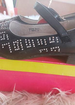 Туфлі для дівчинки нові чорні розмір 29,30,34,35