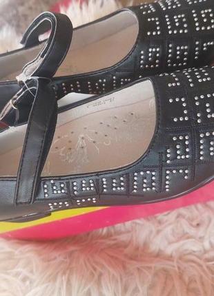 Туфлі для дівчинки нові чорні розмір 29,30,34,35