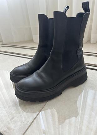 Женские ботинки