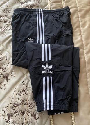 Спортивные штаны adidas