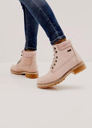 Черевики пудрового кольору на шнурівці