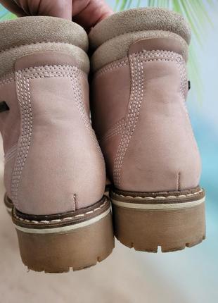 Черевики пудрового кольору на шнурівці