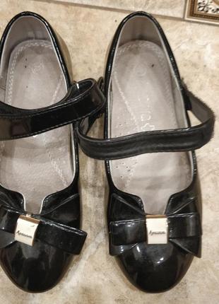 Нарядные лаковые туфли в школу, детский сад