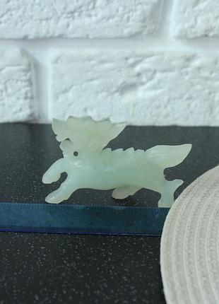 Вінтажний дракон, камінь.