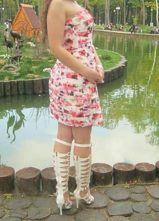 Стильное, яркое белое коралловое цветное платье-бюстье в сборник с-м