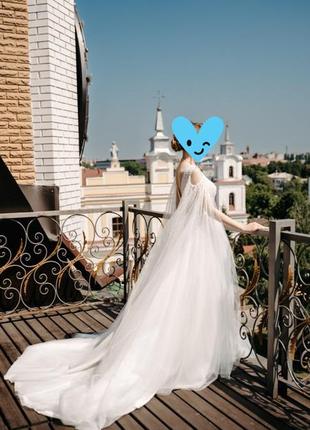 Свадебное платье, очень красивое со шлейфом и рукавами3 фото