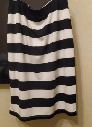 Трикотажна спідниця у чорно білу смужку hema