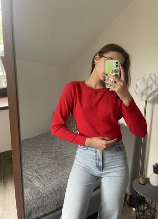 Красная кофточка