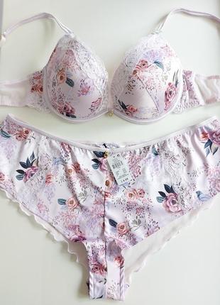 Нежный комплект белья из пуш ап