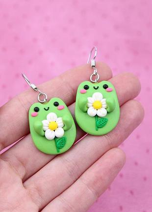 Серьги лягушки с цветочкой, украшения ручной работы, серьги из полимерной глины