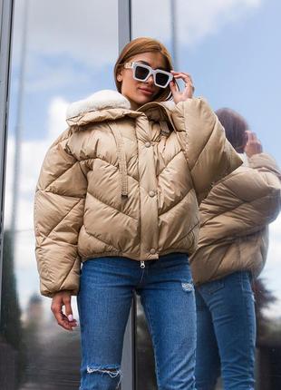 Трендовая женская зимняя куртка оверсайз с воротником из эко-меха