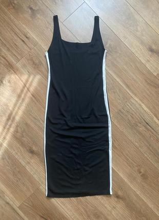 Трикотажное летнее длинное платье черное сарафан