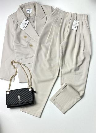 Красивый актуальный костюм от na-kd