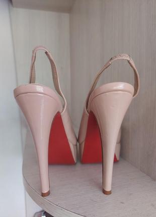 Christian louboutin 36 размер. italy.  оригинал.5 фото