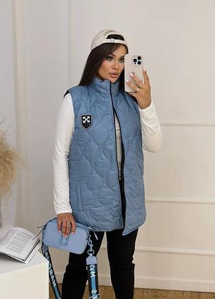 Стильная женская теплая жилетка цвета
