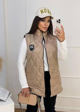 Женская теплая жилетка цвета
