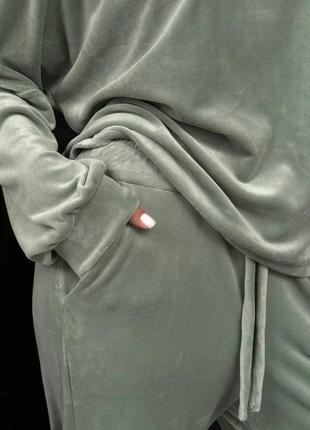 Костюм спортивний жіночий велюровий однотонний оверсайз кофта штани вільного крою на високій посадці чорний оливковий4 фото
