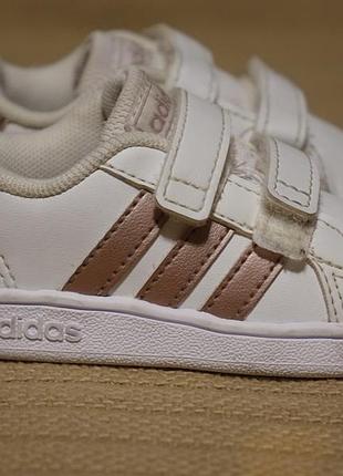 Білі фірмові кросівки adidas grand court 19 р.