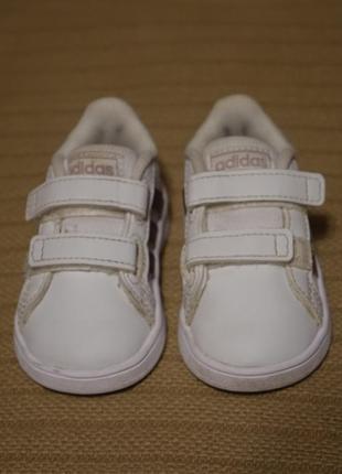 Белые фирменные кроссовки adidas grand court 19 р.3 фото