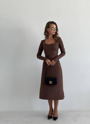 Платье миди однонтонное на длинный рукав с вырезом в зоне декольте на длинный рукав качественная базовая малиновая коричневая6 фото