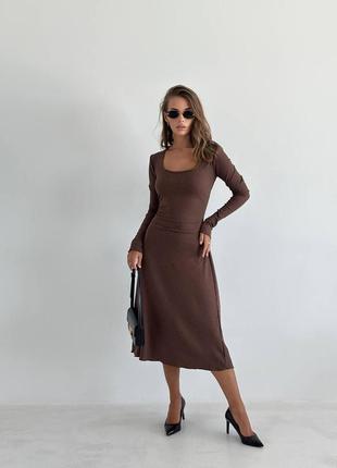 Платье миди однонтонное на длинный рукав с вырезом в зоне декольте на длинный рукав качественная базовая малиновая коричневая10 фото