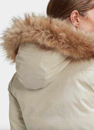 Демисезонная женская куртка adidas utilitas hooded parka hg8716 бежевый regular fit6 фото