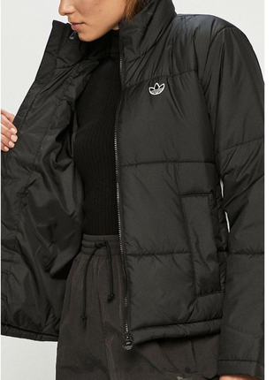 Женская куртка adidas черная демисезонная укороченная куртка puffer gk85543 фото