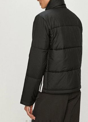 Женская куртка adidas черная демисезонная укороченная куртка puffer gk85545 фото