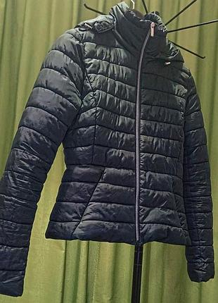 Женская куртка тм zara б.у., размер м