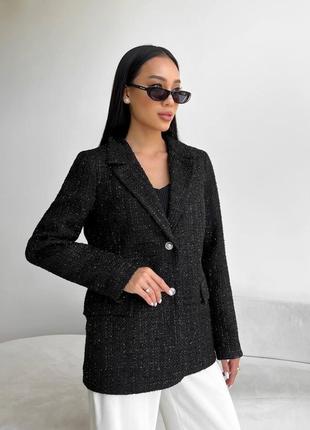 Женский модный удлиненный пиджак с идеальной посадкой на пуговицах цвет черный2 фото