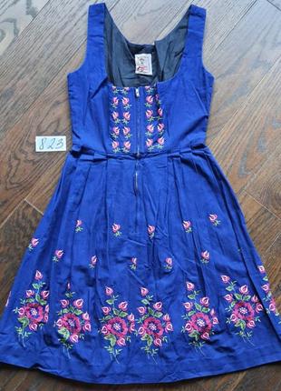 Сукня з вишивкою