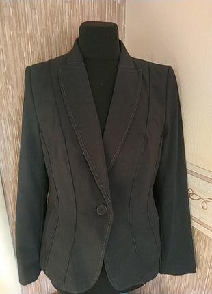 Фірмові, стильні піджаки, високої якості.