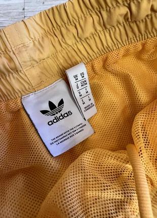 Яркие нейлоновые шорты adidas9 фото